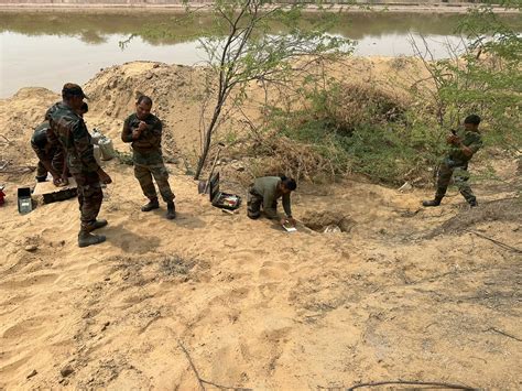 तेज धमाके से सहमे स्थानीय 20 दिन पहले जलदाय विभाग को जमीन की खुदाई में