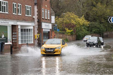 Map shows where five warnings and 91 alerts for flooding are across UK