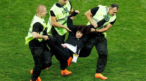 Pussy Riot Apr S La Coupe Du Monde La Prison Euronews