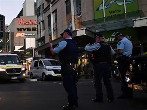 Al menos seis muertos por un apuñalamiento masivo en un centro