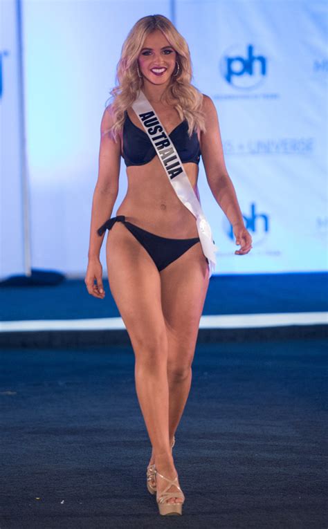 Hot Sexy Stephanie Bennett Bikini Pics