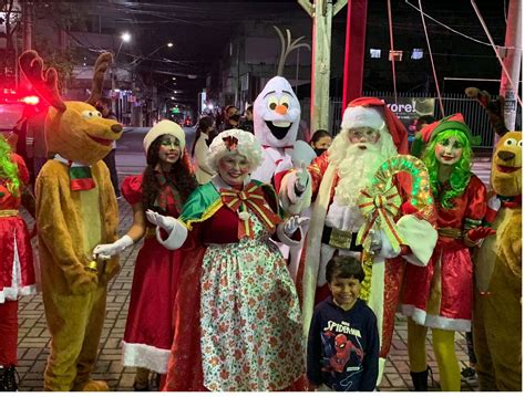 Acendimento Das Luzes Da Natal Marca In Cio Da Fant Stica Cidade Do