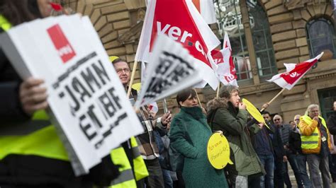 Tarifstreit Verdi Ruft Zu Bundesweiten Warnstreiks Bei Postbank Auf