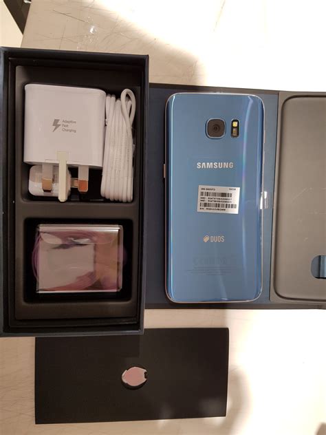 Check Out These Pictures Of The Blue Coral Galaxy S Edge Unboxing