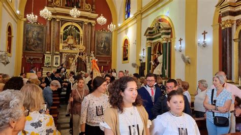 Un fervor multitudinario acompaña a la Patrona hasta el barrio de la