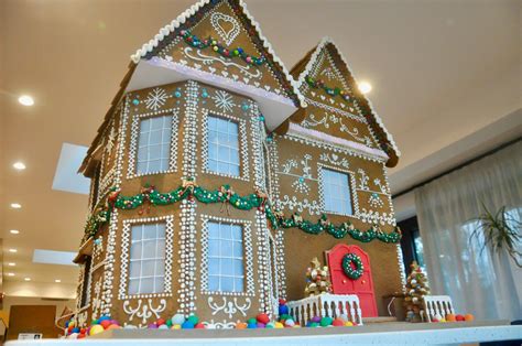 Biggest Gingerbread House We've Ever Made! | Gingerbread World