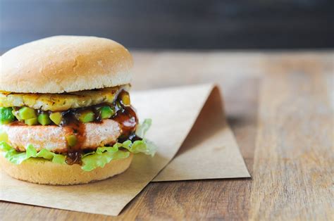 Asian Salmon Burgers With Avocado And Hoisin Sauce Game Day Grilling Summerset Grills