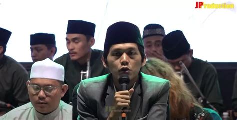 Pengajian Di Blitar Gus Iqdam Tuntun Proses Mualaf Seorang Jamaah