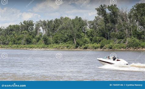 Boating on the Missouri River Editorial Photo - Image of iowa, park ...