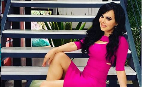 Maribel Guardia luce cuerpazo en bikini a los 58 años