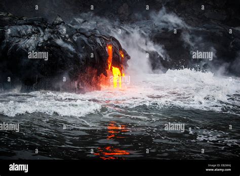 Pu U Volcano Volcanic Eruption Glowing Hot Lava Flowing Into The