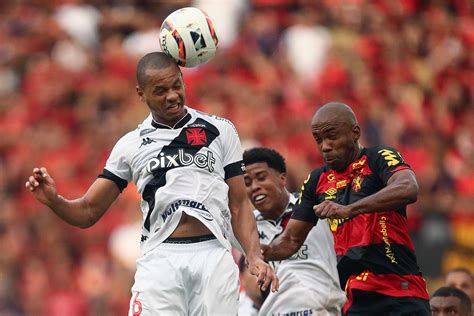 M Dia De Idade Do Elenco Do Vasco Para O Campeonato Brasileiro