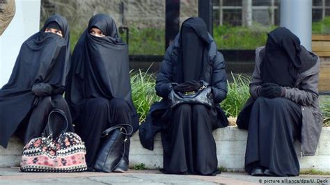 Holanda Se Suma A La Prohibición De Burkas Y Niqabs En Espacios