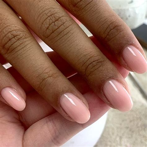 Naked French Manicure Gaya Kuku Simpel Untuk Sempurnakan Tampilan