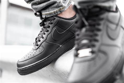 Nike Air Force Black | Streetstyle