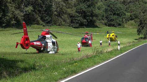 NonstopNews Kleintransporter gerät auf Landstraße in Gegenverkehr und