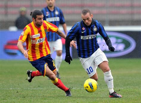 All Football Players: Wesley Sneijder Profile & Photos 2012