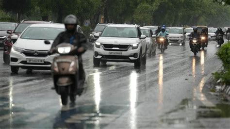 Delhi likely to receive rain today, temperature to dip further: IMD ...