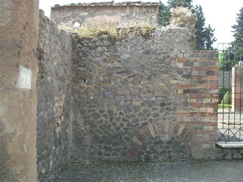 Viii Pompeii May East Side Of Shop Looking South