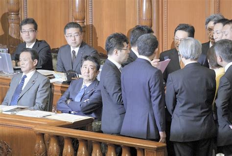 毎月勤労統計：不正調査 厚労相の更迭拒否 首相、改めて陳謝 写真特集22 毎日新聞