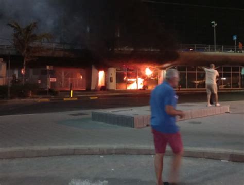 Incendio All Aeroporto Di Catania La Procura Apre Un Inchiesta La