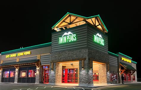 Boardman Sports Bar & Restaurant | (234) 888-1880 | Twin Peaks Restaurants