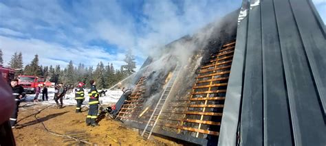 FOTO Incendiu la o cabană din COPCEA Pompierii ISU Cluj s au luptat