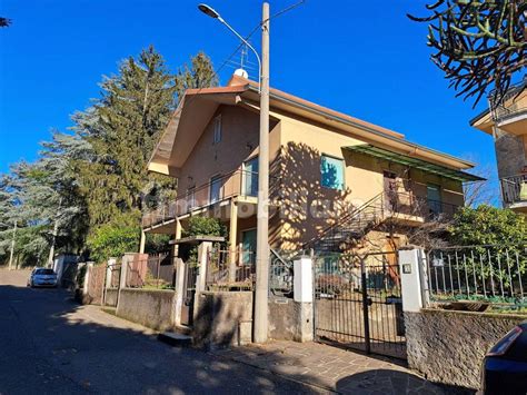 Vendita Villa Plurifamiliare In Via Madonna Delle Vigne Tradate Da