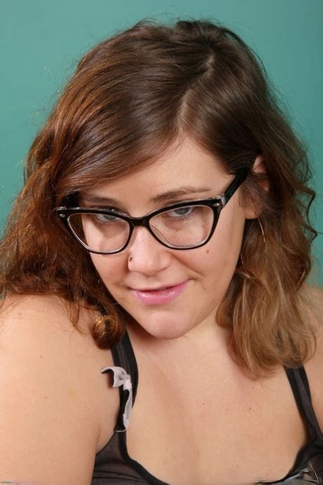 Chubby Amateur Teen Suzie Doffs Her Pajamas Flaunts Her Hairy Armpits