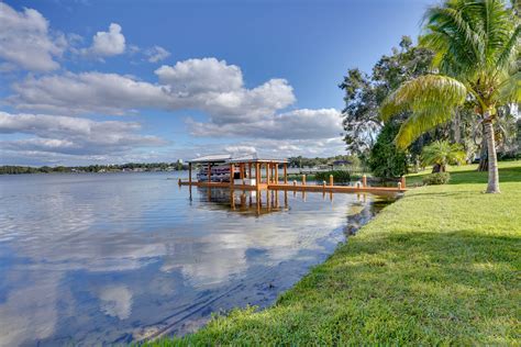 Lakefront Winter Haven Retreat: Hot Tub & Patio! | Evolve