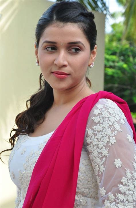 Mannara Chopra Hot Photos Pics New Images HD Wallpapers