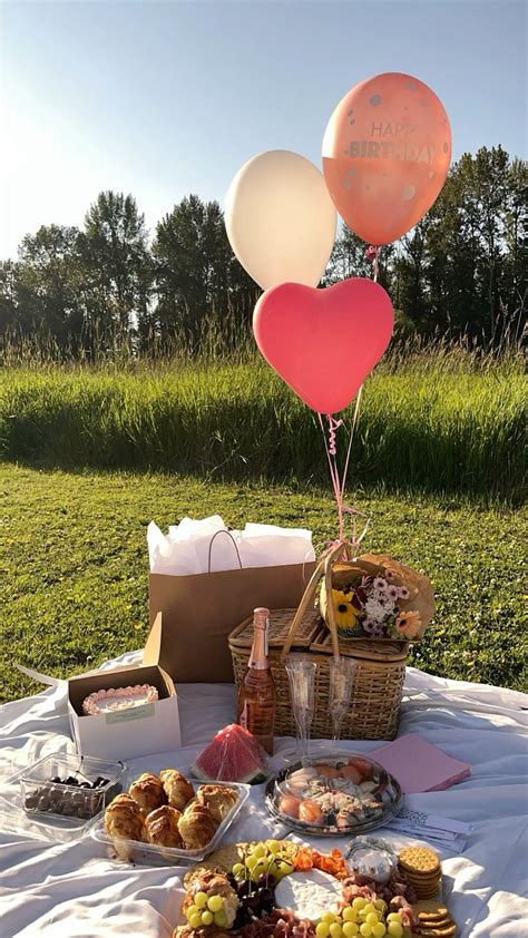 14 Best And Super Cute Picnic Date Ideas To Try Artofit