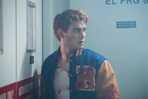 Riverdale Season 2 Episode 1 Preview: Photos, Plot and Trailer