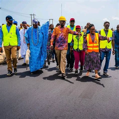 Journalist Kc On Twitter Fashola Inspects The Ongoing Reconstruction