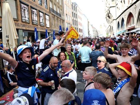 Em Schottische Fans Fluten M Nchner Innenstadt Fan Zone Kurz