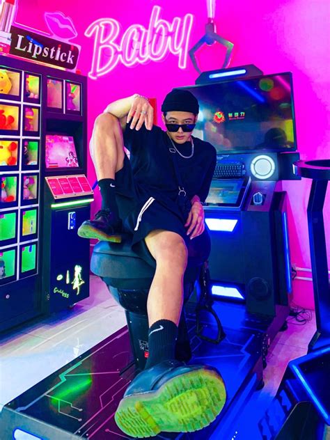 Hot boy 19 tuổi gây bão với màn lột xác ngoạn mục SaoStyle