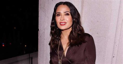 Salma Hayek Presume Figura En Ce Ido Vestido Caf A Sus A Os