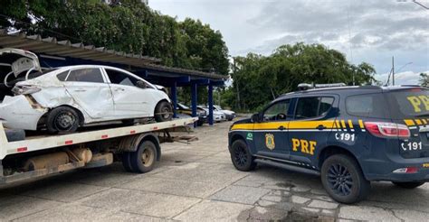 CARRO ROUBADO É ABANDONADO APÓS ACIDENTE 1500 Notícias