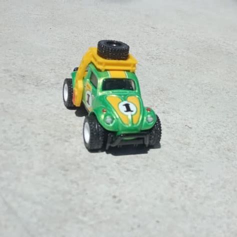 Hot Wheels Premium Volkswagen Baja Bug Desert Rally Loosed Mobil