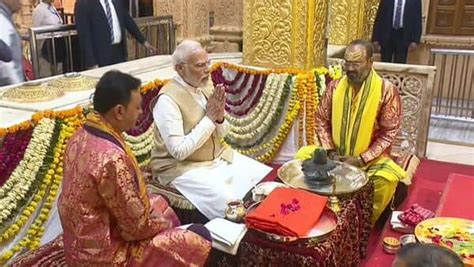 Watch Pm Modi Visits Somnath Temple In Gujarat Offers Prayers Mint