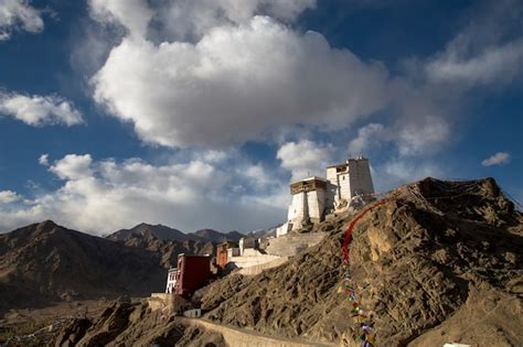 Premium Photo Desertic Landscape On Leh Highway In Himalaya India