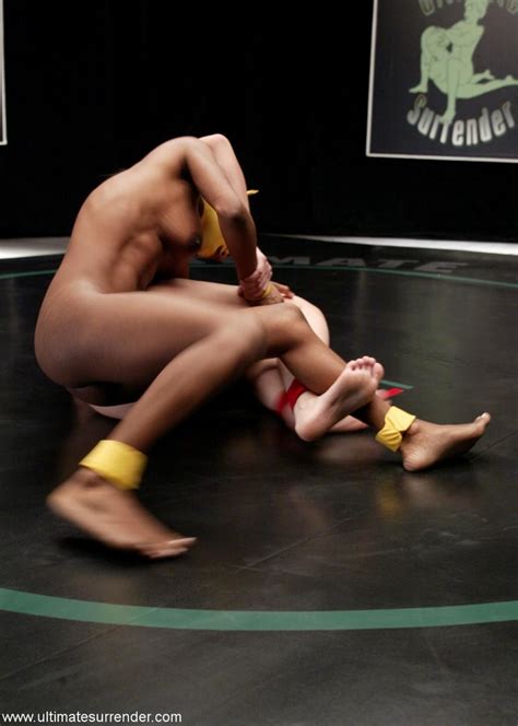 Broad Shouldered Latina Girl Doesn T Know W XXX Dessert Picture