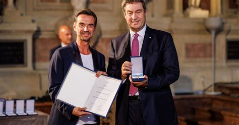 Markus Söder verleiht Florian Silbereisen den Bayerischen