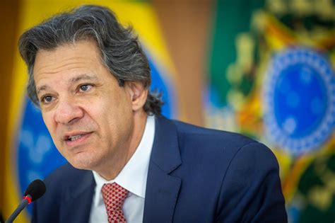 Haddad diz que governo talvez tenha que revisar para cima projeções