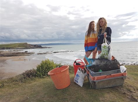 The 2minutebeachclean Story Are You Doing Your Bit Coast Magazine