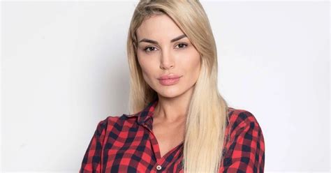 Πιο hot δεν γίνεται Χώρισε και ξεσάλωσε η Παναγιώταρου Δεν χωράει στο μαγιό το στήθος