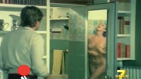 Naked Anna Maria Rizzoli in Scusi lei è normale