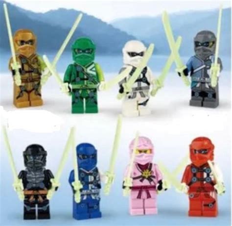 Boneco Blocos Montar Cole O Lloyd Ninjago Brilhante Mega Block Toys