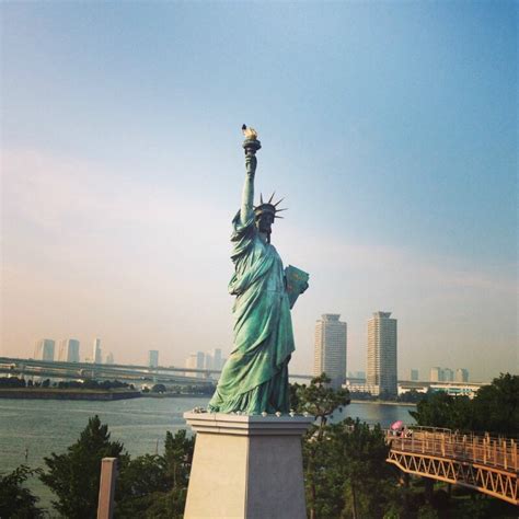 How tall is the statue of liberty