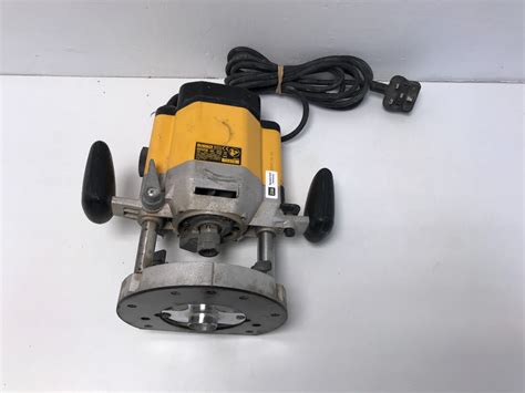 DeWalt DW625E Plunge Router